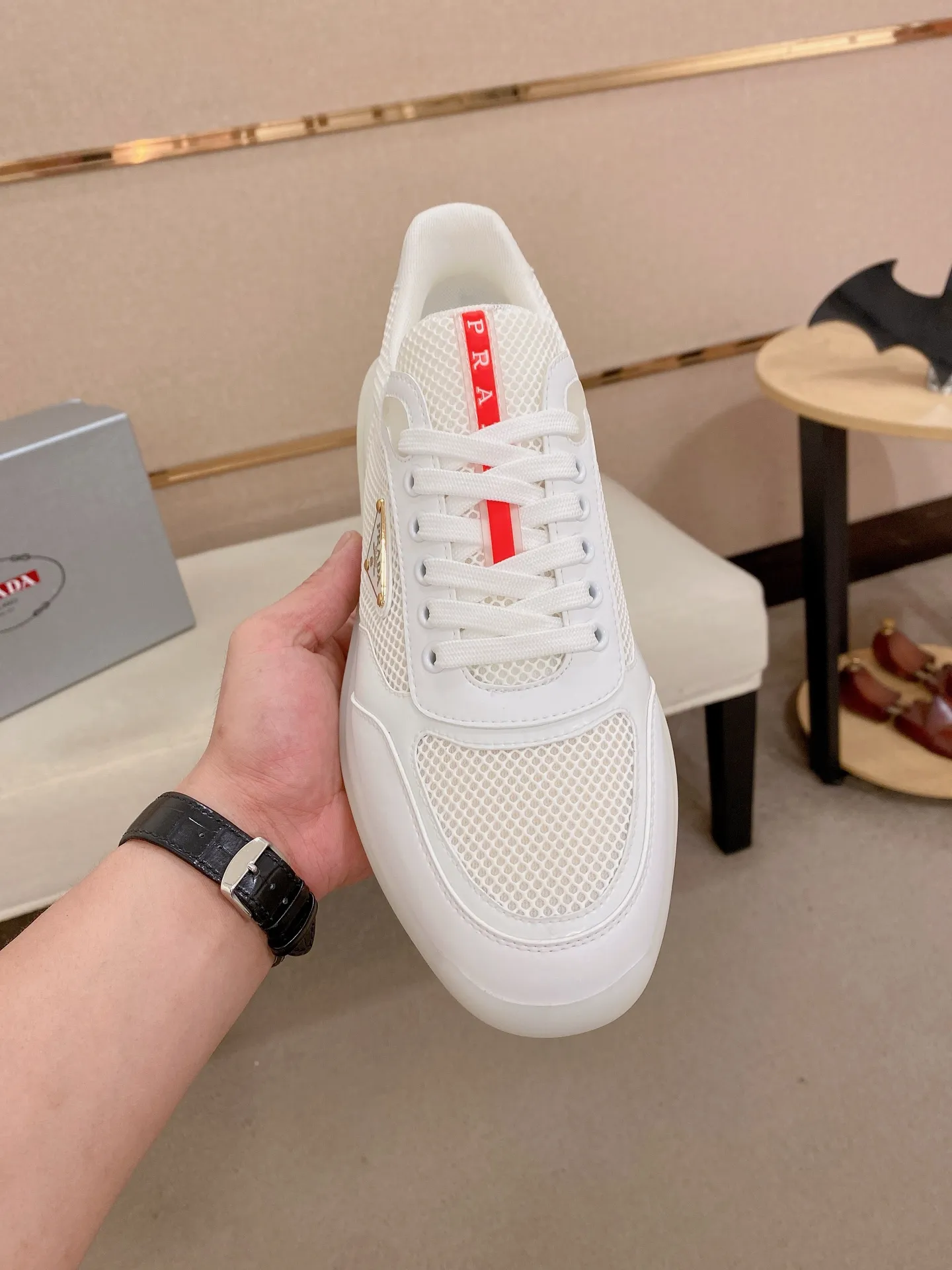 Men's shoes 💰 620💰 ✔️✔️✔️Higher version High-quality new PRADA (Prada) counters are launched simultaneously. The new men's shoes and 😘fabric are made of high-tech glue-making technology. Lining: Full cowhide lining. 👍🏿 High-end ☄️ Air-cushion molded anti-slip foam outsole, exquisite lines, simple and elegant, comfortable and high-end for leisure travel. Code number: 38 to 44 (45 can be customized and cannot be returned or exchanged)